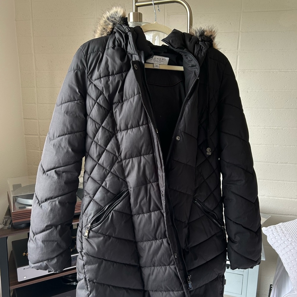 LAUNDRY BY SHELLI SEGAL black puffer with fur hood